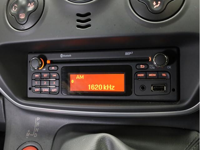 カングー クルール　禁煙　２００台限定特別仕様車　特別ボディカラー　ブラック前後バンパー　電動格納式ブラックドアミラー　ゲトラグ製６段ＥＤＣ　ＵＳＢ端子　Ｂｌｕｅｔｏｏｔｈ　両側スライドドア　リア観音開きドア（42枚目）