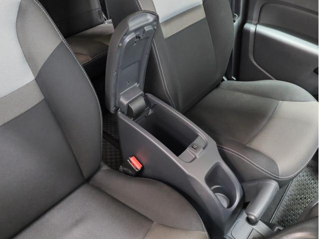 カングー クルール　禁煙　２００台限定特別仕様車　特別ボディカラー　ブラック前後バンパー　電動格納式ブラックドアミラー　ゲトラグ製６段ＥＤＣ　ＵＳＢ端子　Ｂｌｕｅｔｏｏｔｈ　両側スライドドア　リア観音開きドア（44枚目）