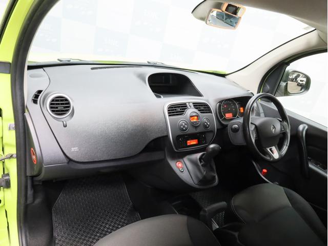 カングー クルール　禁煙　２００台限定特別仕様車　特別ボディカラー　ブラック前後バンパー　電動格納式ブラックドアミラー　ゲトラグ製６段ＥＤＣ　ＵＳＢ端子　Ｂｌｕｅｔｏｏｔｈ　両側スライドドア　リア観音開きドア（50枚目）