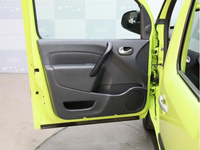 カングー クルール　禁煙　２００台限定特別仕様車　特別ボディカラー　ブラック前後バンパー　電動格納式ブラックドアミラー　ゲトラグ製６段ＥＤＣ　ＵＳＢ端子　Ｂｌｕｅｔｏｏｔｈ　両側スライドドア　リア観音開きドア（55枚目）