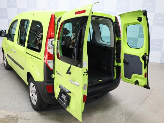 カングー クルール　禁煙　２００台限定特別仕様車　特別ボディカラー　ブラック前後バンパー　電動格納式ブラックドアミラー　ゲトラグ製６段ＥＤＣ　ＵＳＢ端子　Ｂｌｕｅｔｏｏｔｈ　両側スライドドア　リア観音開きドア（60枚目）