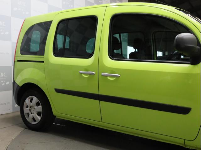 カングー クルール　禁煙　２００台限定特別仕様車　特別ボディカラー　ブラック前後バンパー　電動格納式ブラックドアミラー　ゲトラグ製６段ＥＤＣ　ＵＳＢ端子　Ｂｌｕｅｔｏｏｔｈ　両側スライドドア　リア観音開きドア（62枚目）