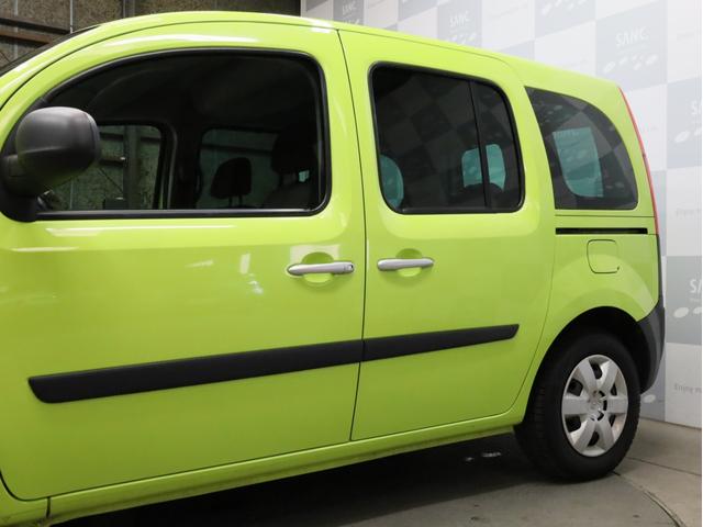 カングー クルール　禁煙　２００台限定特別仕様車　特別ボディカラー　ブラック前後バンパー　電動格納式ブラックドアミラー　ゲトラグ製６段ＥＤＣ　ＵＳＢ端子　Ｂｌｕｅｔｏｏｔｈ　両側スライドドア　リア観音開きドア（63枚目）