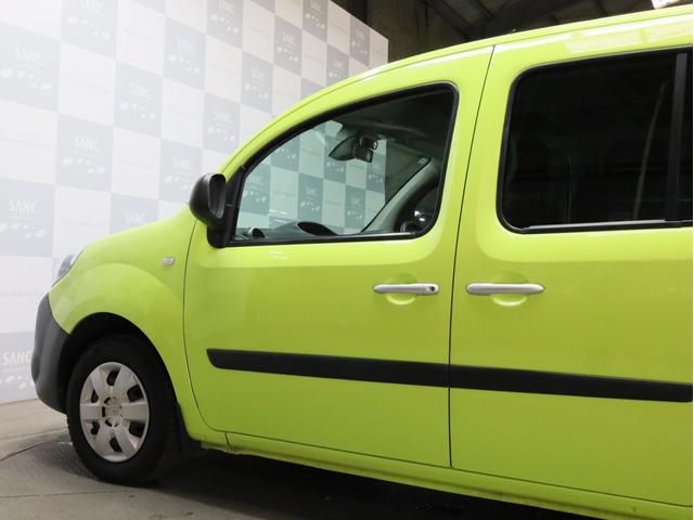 カングー クルール　禁煙　２００台限定特別仕様車　特別ボディカラー　ブラック前後バンパー　電動格納式ブラックドアミラー　ゲトラグ製６段ＥＤＣ　ＵＳＢ端子　Ｂｌｕｅｔｏｏｔｈ　両側スライドドア　リア観音開きドア（67枚目）