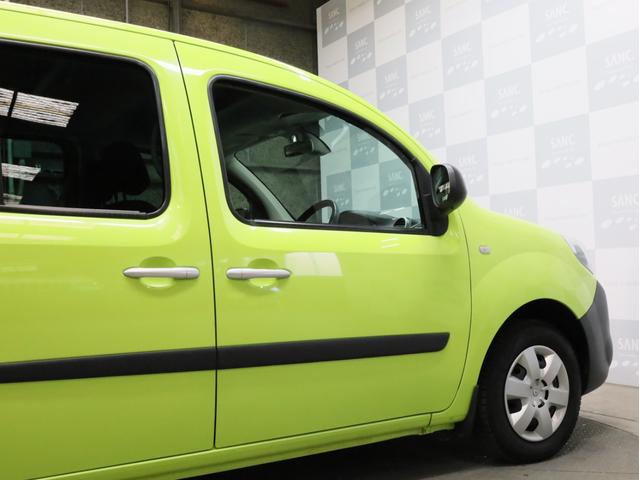 カングー クルール　禁煙　２００台限定特別仕様車　特別ボディカラー　ブラック前後バンパー　電動格納式ブラックドアミラー　ゲトラグ製６段ＥＤＣ　ＵＳＢ端子　Ｂｌｕｅｔｏｏｔｈ　両側スライドドア　リア観音開きドア（68枚目）