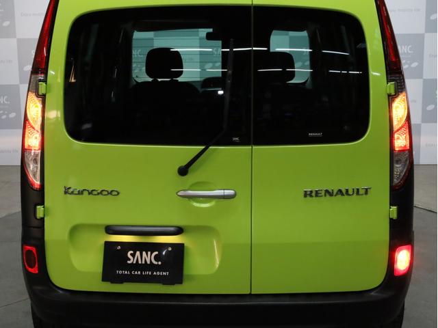 カングー クルール　禁煙　２００台限定特別仕様車　特別ボディカラー　ブラック前後バンパー　電動格納式ブラックドアミラー　ゲトラグ製６段ＥＤＣ　ＵＳＢ端子　Ｂｌｕｅｔｏｏｔｈ　両側スライドドア　リア観音開きドア（70枚目）