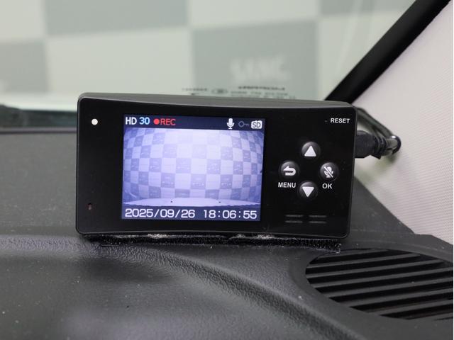 ジープ・コンパス スポーツ　４ＷＤ　禁煙　ストラーダ製２ＤＩＮナビ　フルセグＴＶ　ＤＶＤ再生　Ｂｌｕｅｔｏｏｔｈ　ＳＤカード対応　バックカメラ　サイドカメラ　コムテック製分離型ドライブレコーダー　４ＷＤロックモード（4枚目）