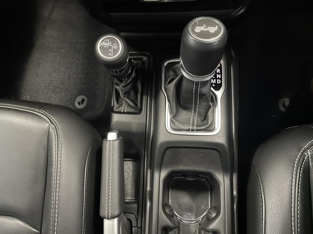 サハラ　認定中古車１２ヶ月保証　アダプティブクルーズコントロール　レザーシート　シートヒーター　ブラインドスポットモニター　フロントカメラ　サイドカメラ　バックカメラ　ナビゲーション　Ｂｌｕｅｔｏｏｔｈ接続(36枚目)