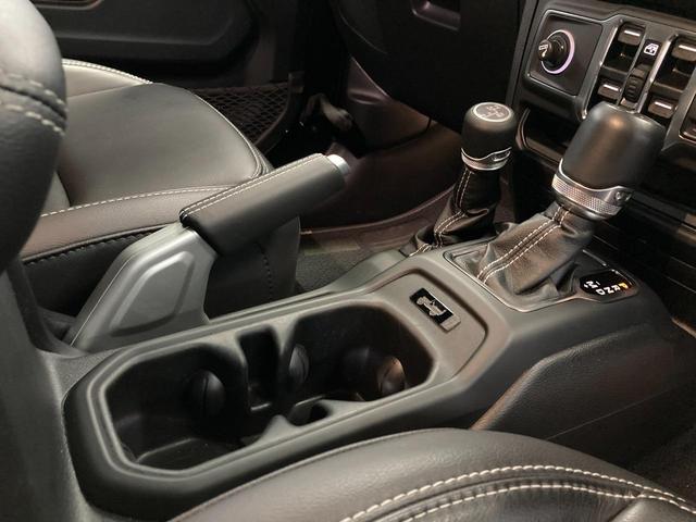 ８０ｔｈアニバーサリーエディション　認定中古車１２ヶ月保証　アダプティブクルーズコントロール　フロントサイドバックカメラ　フルセグＴＶ　ブラインドスポットモニター　Ｂｌｕｅｔｏｏｔｈ接続　アップルカープレイ　ステアリングヒーター　ｅｔｃ(33枚目)