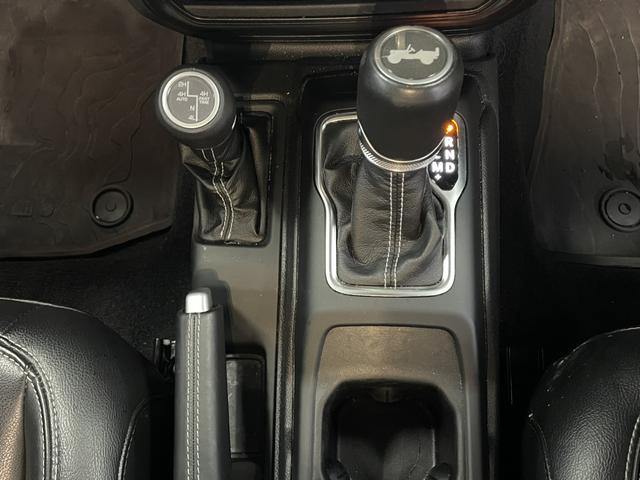 ジープ・ラングラーアンリミテッド サハラ　認定中古車保証１２ヶ月付　ワンオーナー　レザーシート　シートヒーター　ナビゲーション　アダプティブクルーズコントロール　ブラインドスポットモニター　フロントカメラ　サイドカメラ　フルセグＴＶ　ＥＴＣ（37枚目）