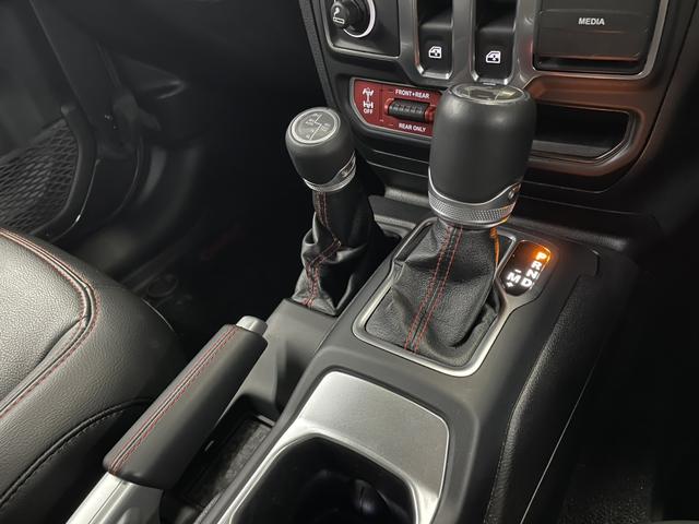ジープ・ラングラー ルビコン　認定中古車保証　フロント・サイド・バックカメラ　アップルカープレイ　アダプティブクルーズコントロール　アイドリングストップ　シートヒーター　ステアリングヒーター　アルパインオーディオ　ＥＴＣ（37枚目）