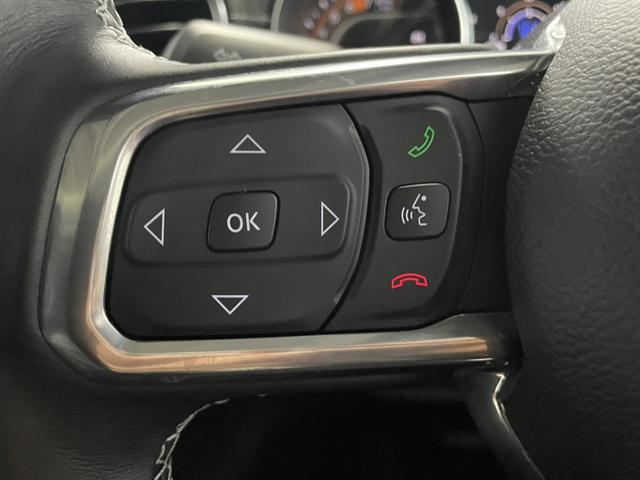 サハラ　認定中古車保証　フロント・サイド・バックカメラ　アダプティブクルーズコントロール　アイドリングストップ　アップルカープレイ　レザーシート　シートヒーター　ステアリングヒーター　ＬＥＤヘッドライト(26枚目)