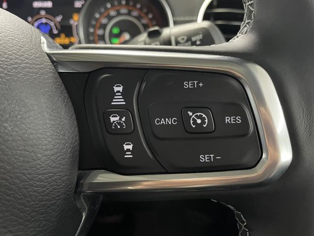 サハラ　認定中古車保証　フロント・サイド・バックカメラ　アダプティブクルーズコントロール　アイドリングストップ　アップルカープレイ　レザーシート　シートヒーター　ステアリングヒーター　ＬＥＤヘッドライト(27枚目)