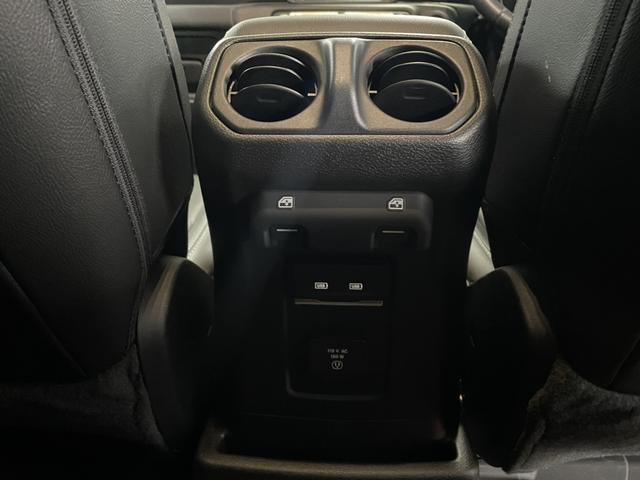 サハラ　認定中古車保証　フロント・サイド・バックカメラ　アダプティブクルーズコントロール　アイドリングストップ　アップルカープレイ　レザーシート　シートヒーター　ステアリングヒーター　ＬＥＤヘッドライト(38枚目)