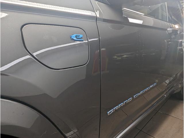 ジープ・グランドチェロキー４ｘｅ サミットリザーブ　４ｘｅ　新車保証継承　ワンオーナー　アラウンドビューモニター　アダプティブクルーズコントロール　アイドリングストップ　シートヒーター　ステアリングヒーター　マッキントッシュオーディオ　アップルカープレイ（62枚目）