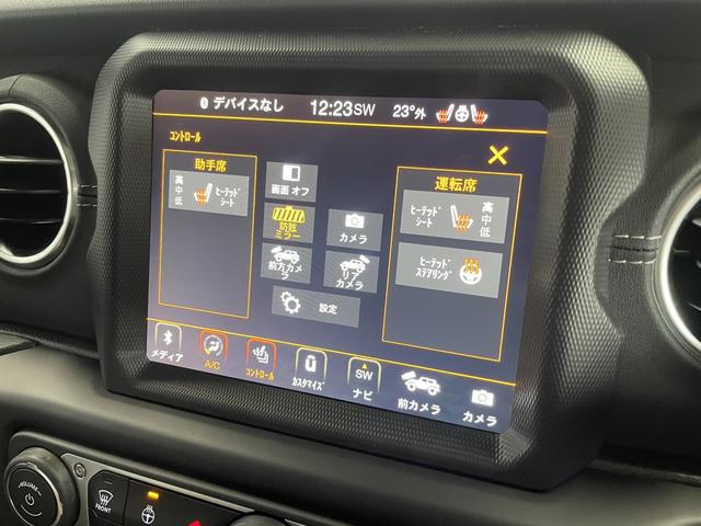 ジープ・ラングラーアンリミテッド サハラ　新車保証継承　ナビゲーションシステム　フルセグＴＶ　バック　フロント　サイドカメラ　レザーシート　ＬＥＤヘッドライト　ＣａｒＰｌａｙ　レザーシート　シートヒーター　純正アルミホイール（30枚目）