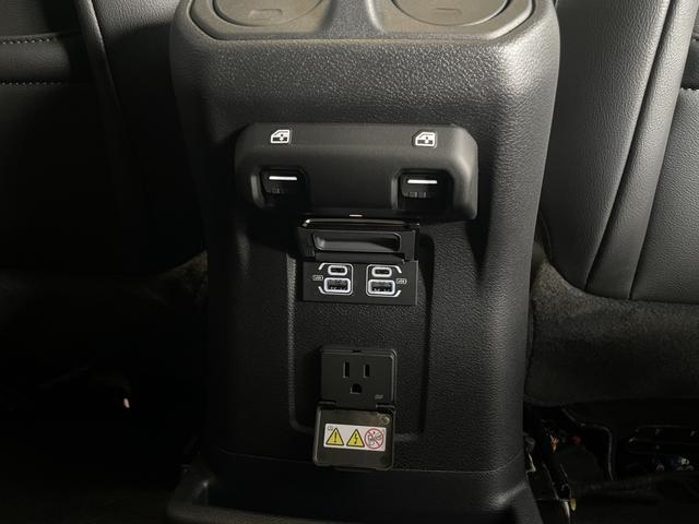 ジープ・ラングラーアンリミテッド サハラ　新車保証継承　ナビゲーションシステム　フルセグＴＶ　バック　フロント　サイドカメラ　レザーシート　ＬＥＤヘッドライト　ＣａｒＰｌａｙ　レザーシート　シートヒーター　純正アルミホイール（43枚目）