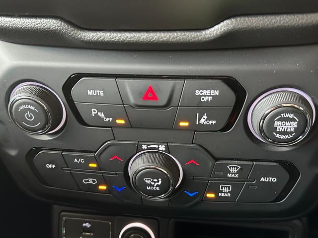 ジープ・レネゲード ロンジチュード　新車保証継承　ＡｐｐｌｅＣａｒｐｌａｙ対応　Ｂｌｕｅｔｏｏｔｈ接続　ｂｅａｔｓオーディオ　クルーズコントロール　バックカメラ　純正ナビゲーション　ＥＴＣ（66枚目）