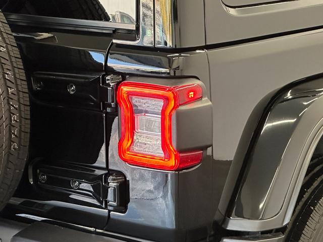 ジープ・ラングラーアンリミテッド サハラ　レザーシート　シートヒーター　ＡｐｐｌｅＣａｒｐｌａｙ　Ｂｌｕｅｔｏｏｔｈ　純正ナビ　フルセグ　ＬＥＤヘッドライト　前面衝突警報　アダプティブクルーズコントロール　バックカメラ　認定中古車保証付（18枚目）