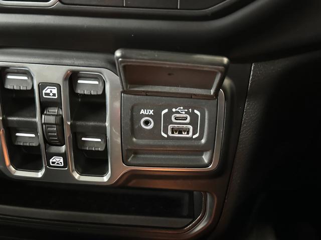 ジープ・ラングラーアンリミテッド サハラ　レザーシート　シートヒーター　ＡｐｐｌｅＣａｒｐｌａｙ　Ｂｌｕｅｔｏｏｔｈ　純正ナビ　フルセグ　ＬＥＤヘッドライト　前面衝突警報　アダプティブクルーズコントロール　バックカメラ　認定中古車保証付（67枚目）
