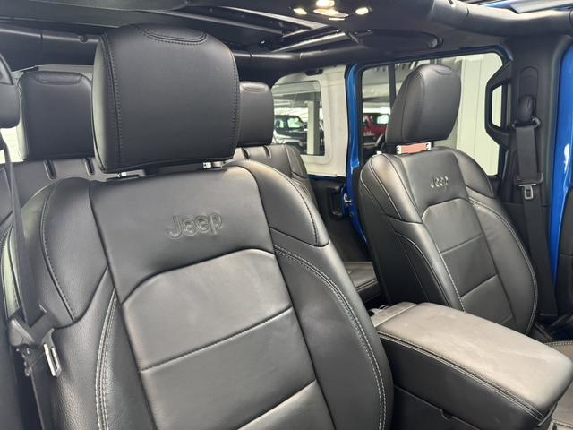 ジープ・ラングラーアンリミテッド サハラ　スカイワンタッチパワートップ　３００台限定車　スカイワンタッチパワートップ　レザーシート　シートヒーター　ＡｐｐｌｅＣａｒｐｌａｙ　Ｂｌｕｅｔｏｏｔｈ　純正ナビ　フルセグ　ＬＥＤヘッドライト　前面衝突警報　ＡＣＣ　バックカメラ（23枚目）