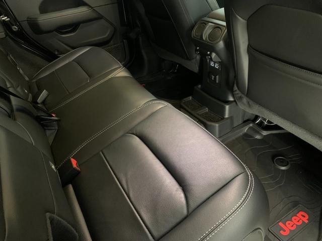 ジープ・ラングラーアンリミテッド サハラ　ワンオーナー　レザーシート　シートヒーター　ＡｐｐｌｅＣａｒｐｌａｙ　Ｂｌｕｅｔｏｏｔｈ接続　純正ナビゲーション　フルセグ　ＬＥＤヘッドライト　前面衝突警報　アダプティブクルーズコントロール　Ｂカメラ（37枚目）