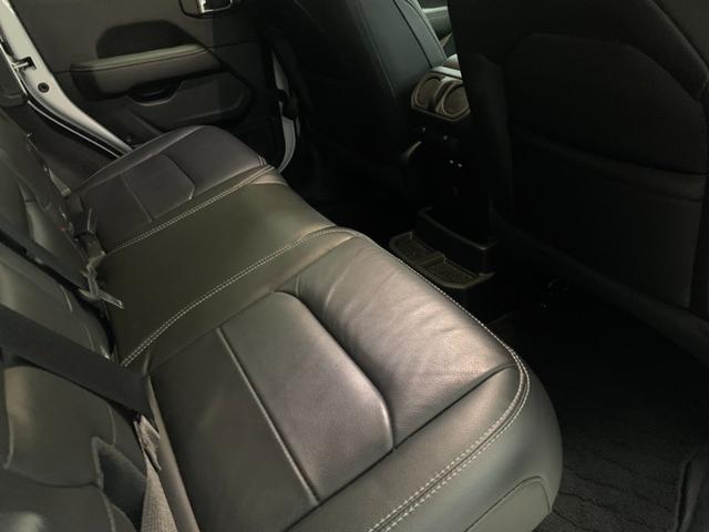 ジープ・ラングラーアンリミテッド サハラ　レザーシート　シートヒーター　ＡｐｐｌｅＣａｒｐｌａｙ　Ｂｌｕｅｔｏｏｔｈ　純正ナビゲーション　フルセグ　ＬＥＤヘッドライト　前面衝突警報　アダプティブクルーズコントロール　バックカメラ　認中保証付（38枚目）