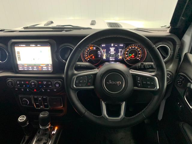 ジープ・ラングラーアンリミテッド サハラ　ワンオーナー　レザーシート　シートヒーター　ＡｐｐｌｅＣａｒｐｌａｙ　Ｂｌｕｅｔｏｏｔｈ接続　純正ナビゲーション　フルセグ　ＬＥＤヘッドライト　前面衝突警報　アダプティブクルーズコントロール　Ｂカメラ（62枚目）