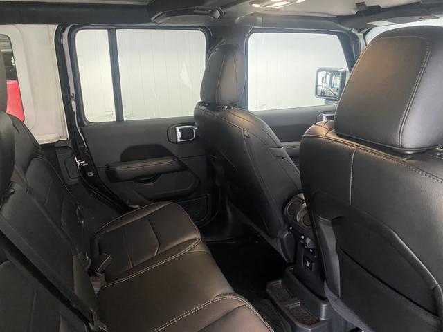 ジープ・ラングラーアンリミテッド サハラ　認定中古車保証付　レザーシート　ＡｐｐｌｅＣａｒＰｌａｙ　Ｂｌｕｅｔｏｏｔｈ　純正ナビゲーション　フルセグ　ＬＥＤヘッド　前面衝突警報　アダプティクルーズコントロール　バックカメラ（33枚目）