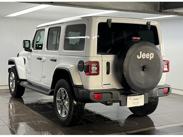 ジープ・ラングラーアンリミテッド サハラ　ワンオーナー　レザーシート　シートヒーター　ＡｐｐｌｅＣａｒＰｌａｙ　Ｂｌｕｅｔｏｏｔｈ　純正ナビゲーション　フルセグ　ＬＥＤヘッドライト　前面衝突警報　アダプティブクルーズコントロール　バックカメラ（5枚目）