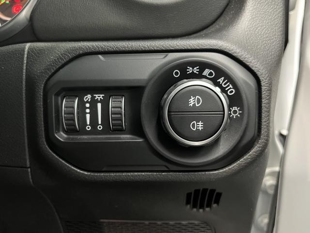 ジープ・ラングラーアンリミテッド サハラ　ワンオーナー　レザーシート　シートヒーター　ＡｐｐｌｅＣａｒＰｌａｙ　Ｂｌｕｅｔｏｏｔｈ　純正ナビゲーション　フルセグ　ＬＥＤヘッドライト　前面衝突警報　アダプティブクルーズコントロール　バックカメラ（33枚目）