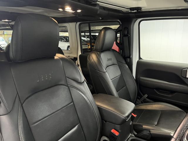 ジープ・ラングラーアンリミテッド サハラ　ワンオーナー　レザーシート　シートヒーター　ＡｐｐｌｅＣａｒＰｌａｙ　Ｂｌｕｅｔｏｏｔｈ　純正ナビゲーション　フルセグ　ＬＥＤヘッドライト　前面衝突警報　アダプティブクルーズコントロール　バックカメラ（52枚目）