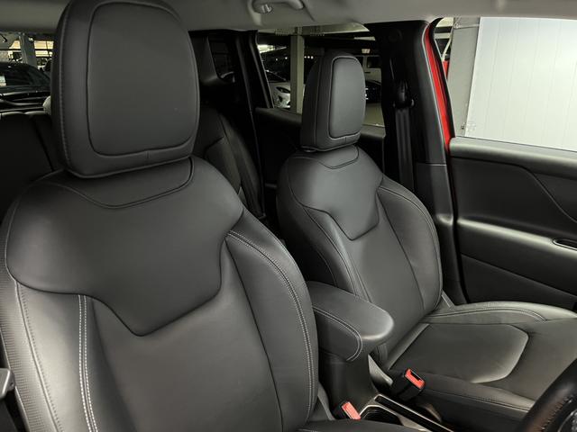 ジープ・レネゲード リミテッド LEDヘッドライト レザーシート シートヒーター AppleCarPlay Bluetooth 純正ナビゲーション フルセグ 前面衝突警報 ACC バックカメラ 認定中古車保証付(7枚目)