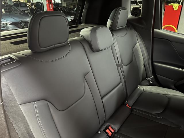 ジープ・レネゲード リミテッド LEDヘッドライト レザーシート シートヒーター AppleCarPlay Bluetooth 純正ナビゲーション フルセグ 前面衝突警報 ACC バックカメラ 認定中古車保証付(67枚目)