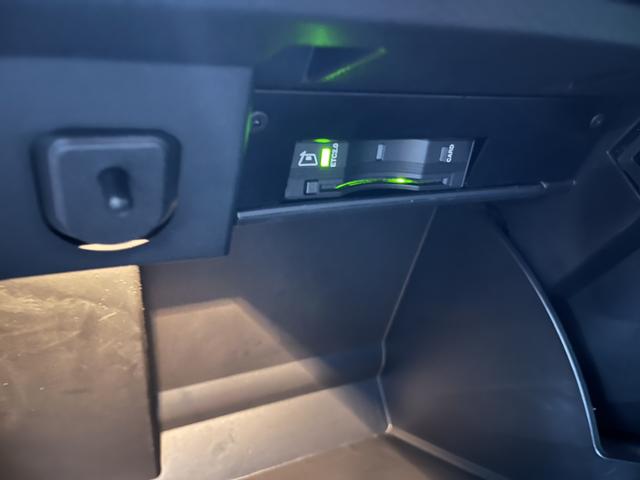ジープ・レネゲード リミテッド LEDヘッドライト レザーシート シートヒーター AppleCarPlay Bluetooth 純正ナビゲーション フルセグ 前面衝突警報 ACC バックカメラ 認定中古車保証付(70枚目)