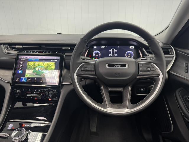ジープ・グランドチェロキーＬ リミテッド　サンルーフ　ＡｐｐｌｅＣａｒｐｌａｙ　Ｂｌｕｅｔｏｏｔｈ　純正ナビ　３６０°カメラ　レザーシート　シートヒーター＆クーラー　前面衝突警報　アダプティブクルーズコントロール　電動リアゲート（23枚目）
