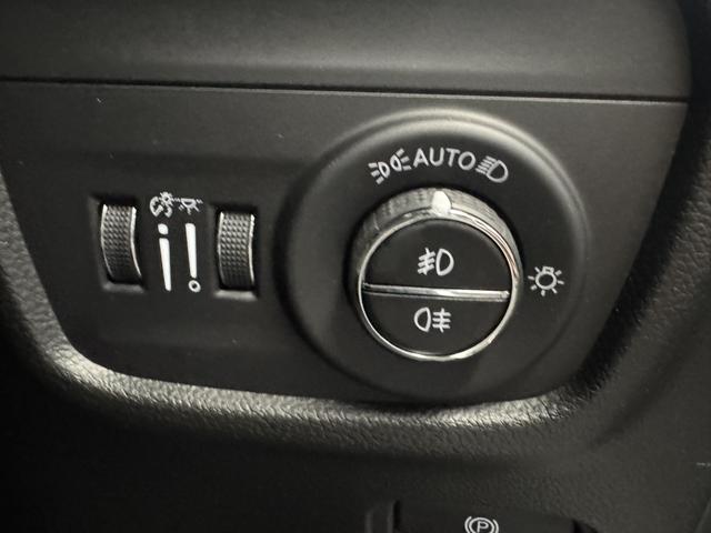 ジープ・グランドチェロキーＬ リミテッド　サンルーフ　ＡｐｐｌｅＣａｒｐｌａｙ　Ｂｌｕｅｔｏｏｔｈ　純正ナビ　３６０°カメラ　レザーシート　シートヒーター＆クーラー　前面衝突警報　アダプティブクルーズコントロール　電動リアゲート（42枚目）