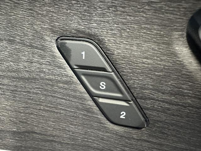 ジープ・グランドチェロキーＬ リミテッド　サンルーフ　ＡｐｐｌｅＣａｒｐｌａｙ　Ｂｌｕｅｔｏｏｔｈ　純正ナビ　３６０°カメラ　レザーシート　シートヒーター＆クーラー　前面衝突警報　アダプティブクルーズコントロール　電動リアゲート（44枚目）