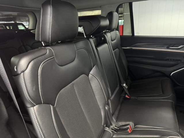 ジープ・グランドチェロキーＬ リミテッド　サンルーフ　ＡｐｐｌｅＣａｒｐｌａｙ　Ｂｌｕｅｔｏｏｔｈ　純正ナビ　３６０°カメラ　レザーシート　シートヒーター＆クーラー　前面衝突警報　アダプティブクルーズコントロール　電動リアゲート（46枚目）