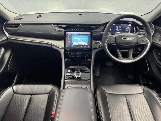 ジープ・グランドチェロキーＬ リミテッド　サンルーフ　ＡｐｐｌｅＣａｒｐｌａｙ　Ｂｌｕｅｔｏｏｔｈ　純正ナビ　３６０°カメラ　レザーシート　シートヒーター＆クーラー　前面衝突警報　アダプティブクルーズコントロール　電動リアゲート（65枚目）