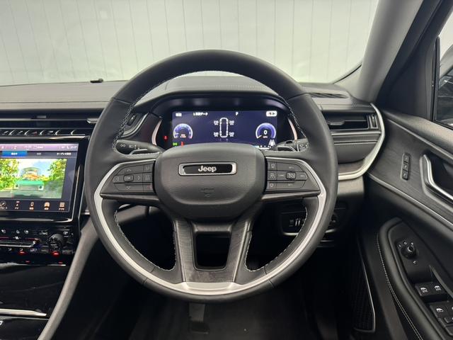 ジープ・グランドチェロキーＬ リミテッド　サンルーフ　ＡｐｐｌｅＣａｒｐｌａｙ　Ｂｌｕｅｔｏｏｔｈ　純正ナビ　３６０°カメラ　レザーシート　シートヒーター＆クーラー　前面衝突警報　アダプティブクルーズコントロール　電動リアゲート（67枚目）