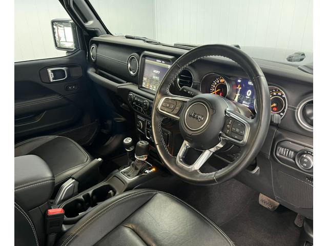 ジープ・ラングラーアンリミテッド サハラ レザーシート シートヒーター AppleCarplay Bluetooth 純正ナビゲーション フルセグ LEDヘッドライト 前面衝突警報 アダプティブクルーズコントロール バックカメ 認定中古車保証(6枚目)