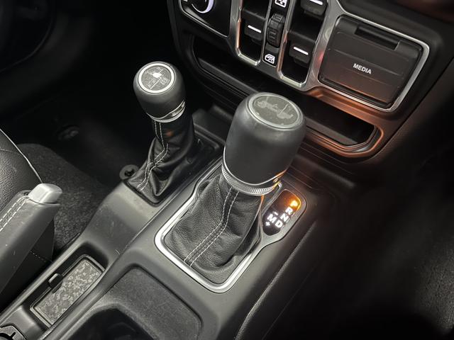 ジープ・ラングラーアンリミテッド サハラ レザーシート シートヒーター AppleCarplay Bluetooth 純正ナビゲーション フルセグ LEDヘッドライト 前面衝突警報 アダプティブクルーズコントロール バックカメ 認定中古車保証(31枚目)