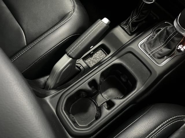 ジープ・ラングラーアンリミテッド サハラ レザーシート シートヒーター AppleCarplay Bluetooth 純正ナビゲーション フルセグ LEDヘッドライト 前面衝突警報 アダプティブクルーズコントロール バックカメ 認定中古車保証(32枚目)