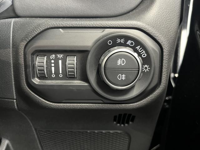ジープ・ラングラーアンリミテッド サハラ 3.6LV6エンジン レザーシート シートヒーター AppleCarplay Bluetooth 純正ナビゲーション フルセグ LEDヘッドライト 前面衝突警報 ACC バックカメラ(65枚目)