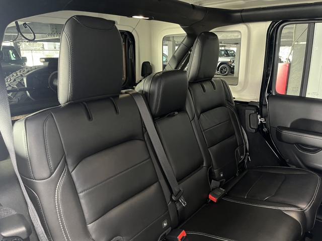 ジープ・ラングラーアンリミテッド サハラ 3.6LV6エンジン レザーシート シートヒーター AppleCarplay Bluetooth 純正ナビゲーション フルセグ LEDヘッドライト 前面衝突警報 ACC バックカメラ(67枚目)