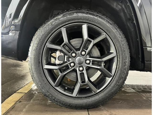 ジープ・グランドチェロキー4xe 30thアニバーサリーエディション 90台限定車 AppleCarPlay Bluetooth 純正ナビゲーション 360カメラ レザーシート シートヒーター&クーラー 前面衝突警報 アダプティブクルーズコントロール 電動リアゲート(17枚目)