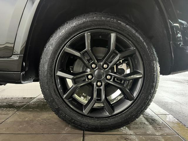 ジープ・グランドチェロキー4xe 30thアニバーサリーエディション 90台限定車 AppleCarPlay Bluetooth 純正ナビゲーション 360カメラ レザーシート シートヒーター&クーラー 前面衝突警報 アダプティブクルーズコントロール 電動リアゲート(53枚目)