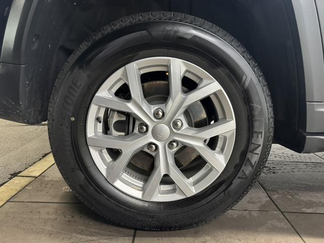 ジープ・グランドチェロキー リミテッド ワンオーナー レザーシート シートヒーター&クーラー 360カメラ AppleCarPlay Bluetooth 純正ナビ アダプティブクルーズコントロール ALPINE製スピーカー 電動リアゲート(17枚目)