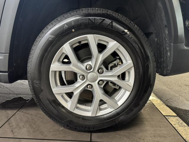 ジープ・グランドチェロキー リミテッド ワンオーナー レザーシート シートヒーター&クーラー 360カメラ AppleCarPlay Bluetooth 純正ナビ アダプティブクルーズコントロール ALPINE製スピーカー 電動リアゲート(18枚目)